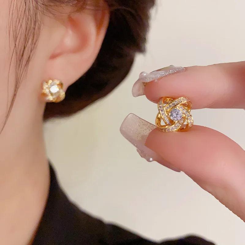 Geometric Earring in 18K Gold and Zirconia 